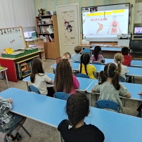 Дети занимаются на занятии Дети занимаются на занятии.