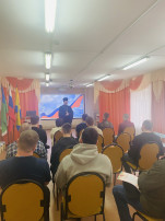 Перед папами выступает отец Иоан Перед папами выступает отец Иоан.
